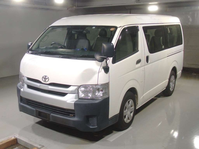 TOYOTA HIACE — фото