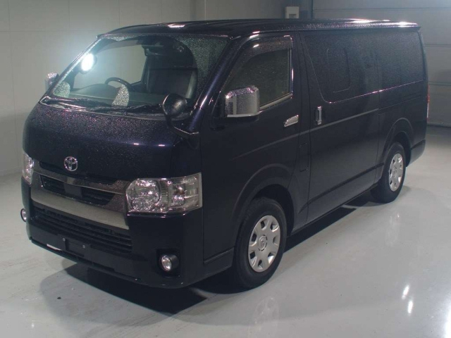 TOYOTA HIACE — фото