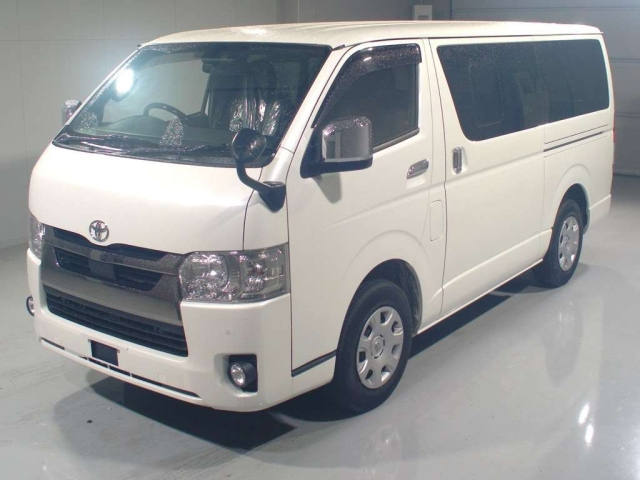 TOYOTA HIACE — фото