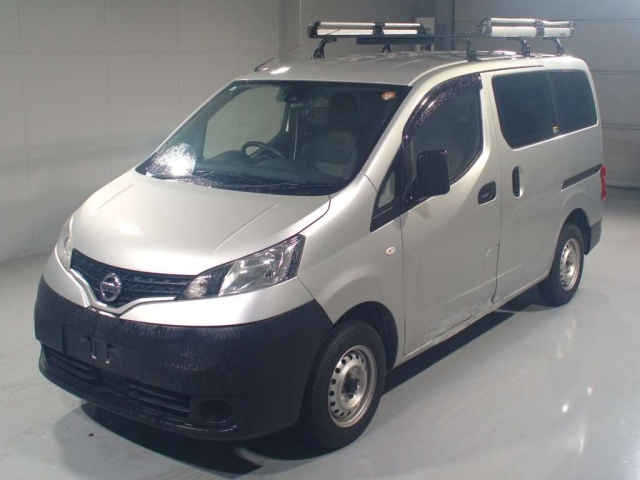 NISSAN NV200 — фото