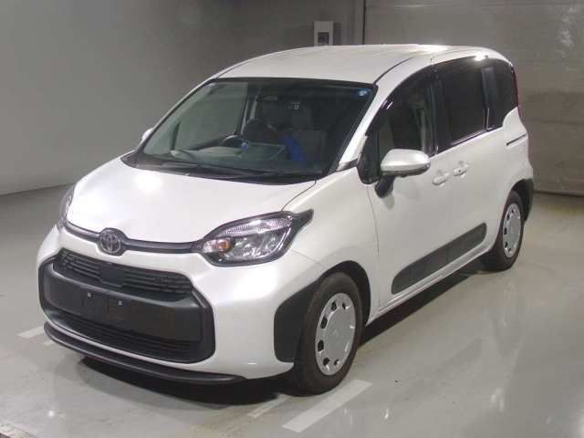 TOYOTA SIENTA — фото