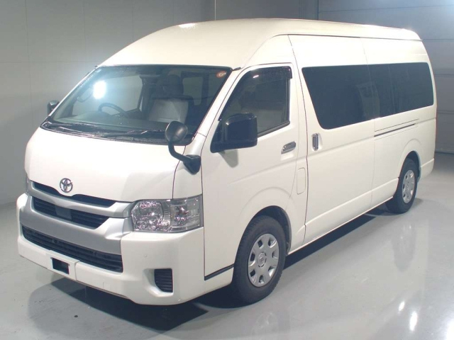TOYOTA HIACE — фото