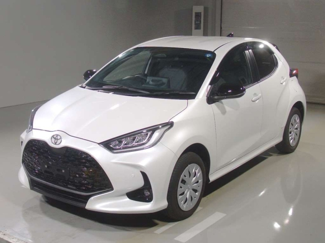 TOYOTA YARIS — фото