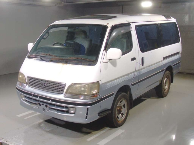 TOYOTA HIACE — фото