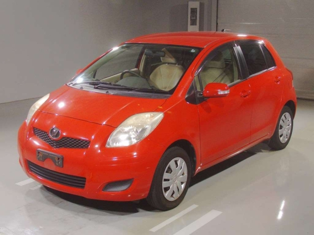 TOYOTA VITZ — фото