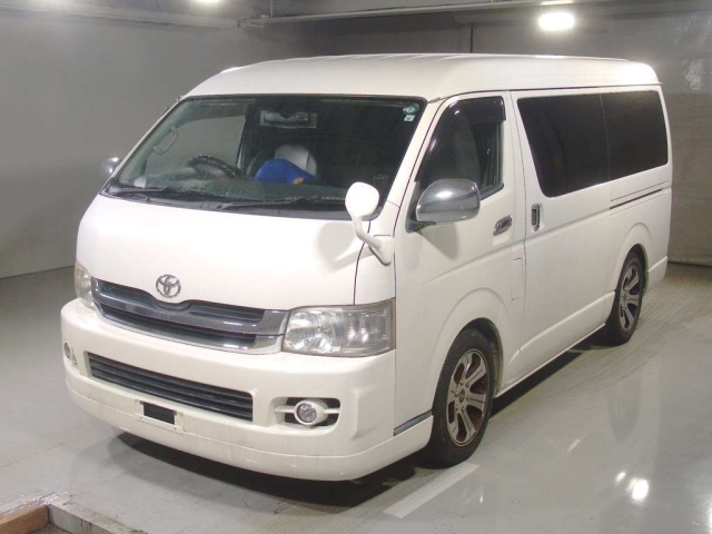 TOYOTA HIACE — фото