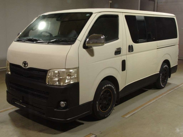 TOYOTA HIACE — фото