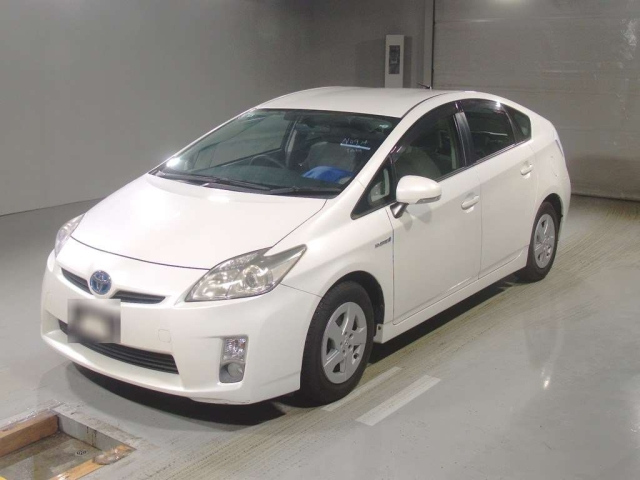 TOYOTA PRIUS — фото
