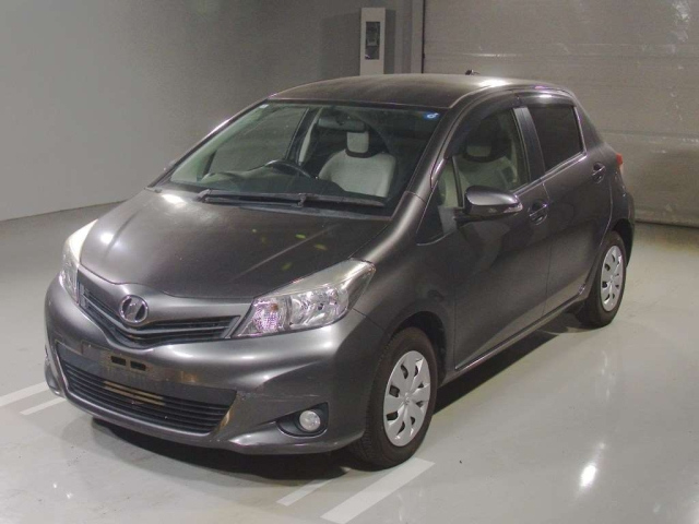 TOYOTA VITZ — фото