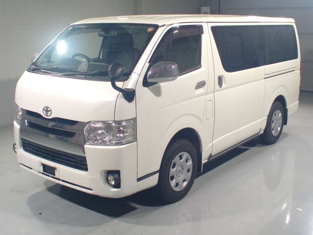 TOYOTA HIACE — фото