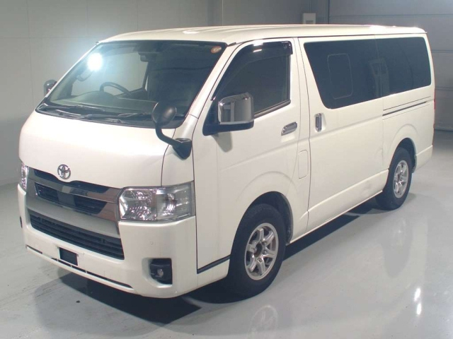 TOYOTA HIACE — фото