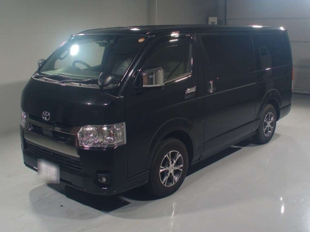 TOYOTA HIACE — фото