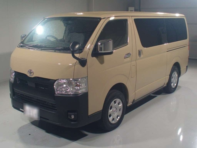 TOYOTA HIACE — фото