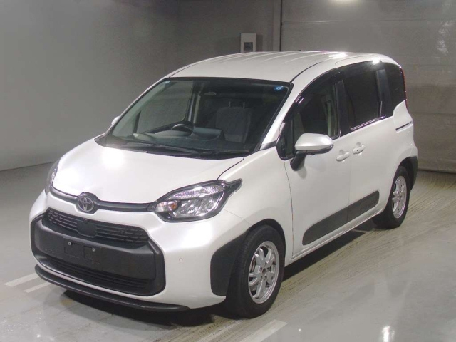 TOYOTA SIENTA — фото
