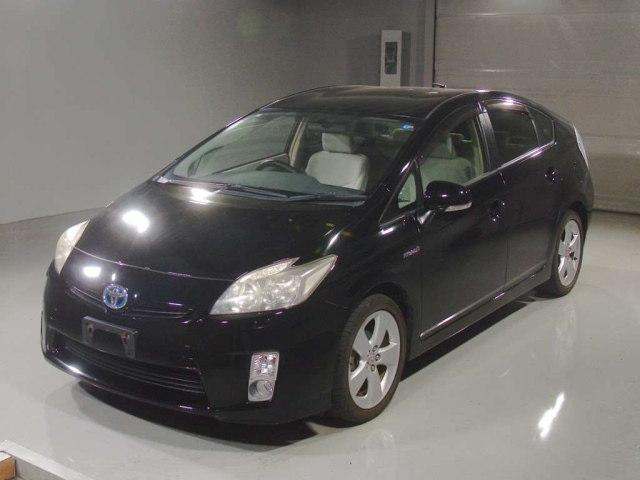 TOYOTA PRIUS — фото