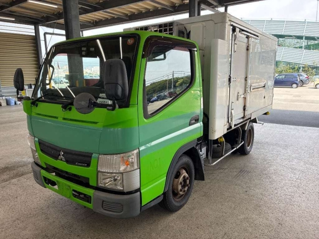 MITSUBISHI CANTER — фото