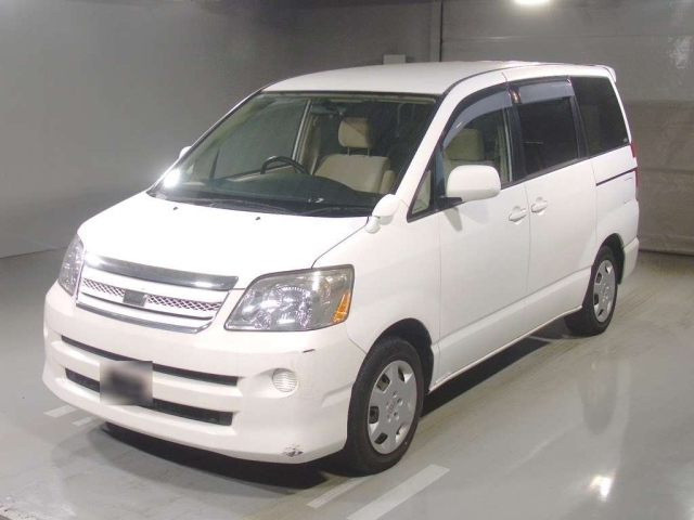 TOYOTA NOAH — фото