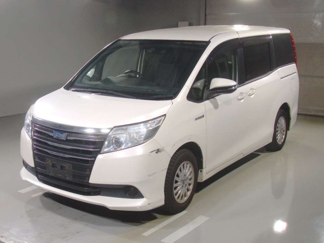 TOYOTA NOAH — фото