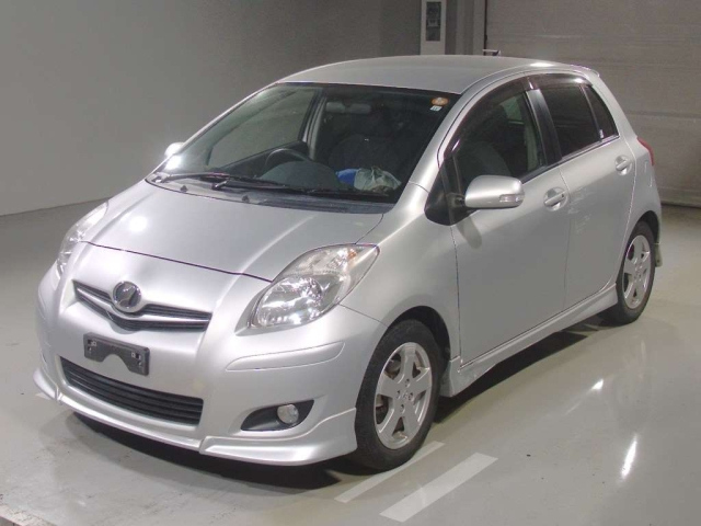 TOYOTA VITZ — фото