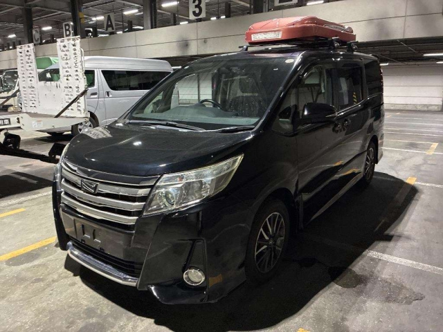 TOYOTA NOAH — фото