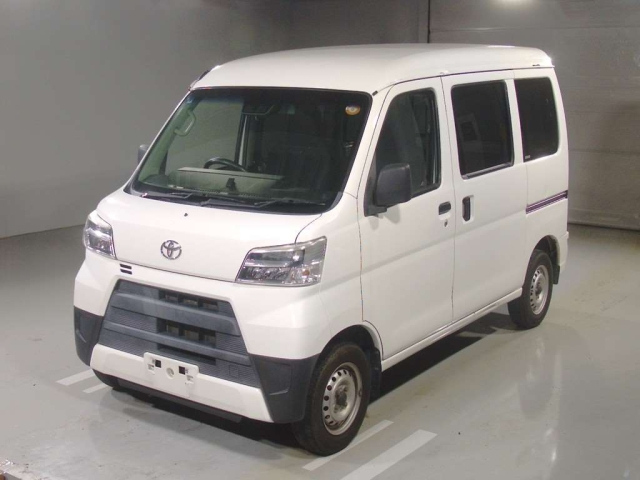 TOYOTA PIXIS — фото