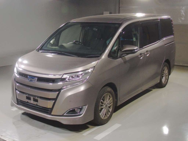 TOYOTA NOAH — фото