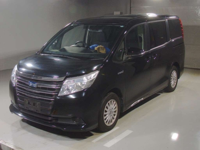 TOYOTA NOAH — фото