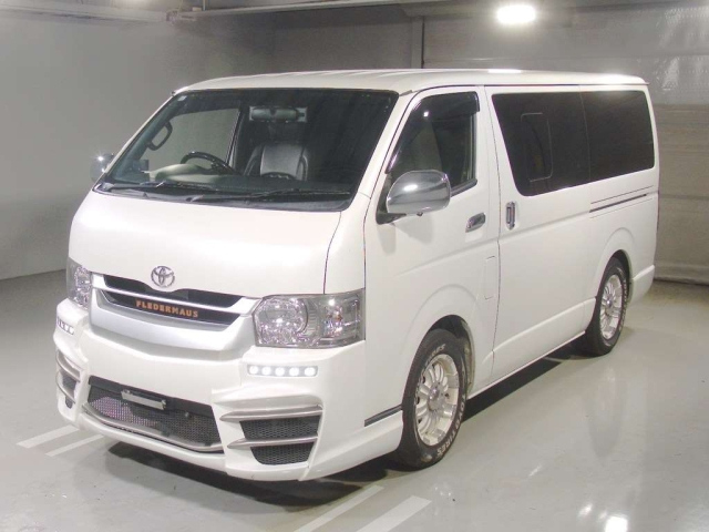 TOYOTA HIACE — фото