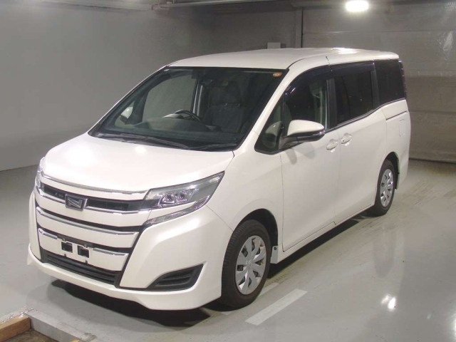 TOYOTA NOAH — фото