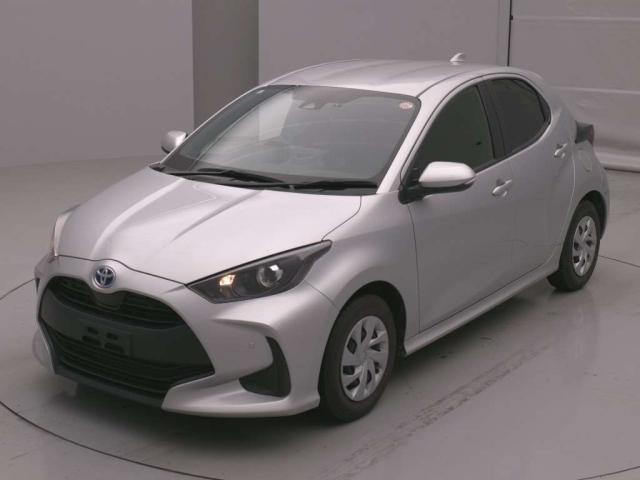 TOYOTA YARIS — фото