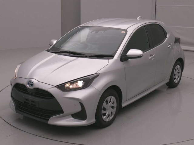 TOYOTA YARIS — фото