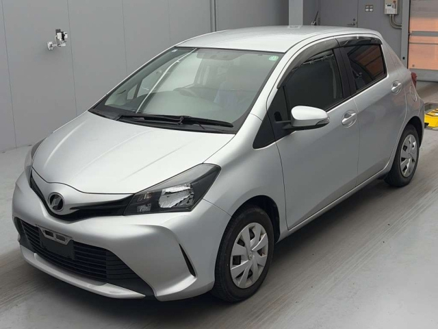 TOYOTA VITZ — фото