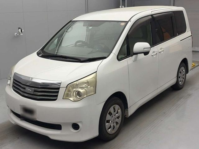 TOYOTA NOAH — фото