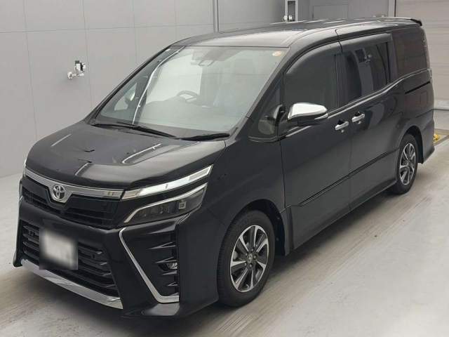 TOYOTA VOXY — фото