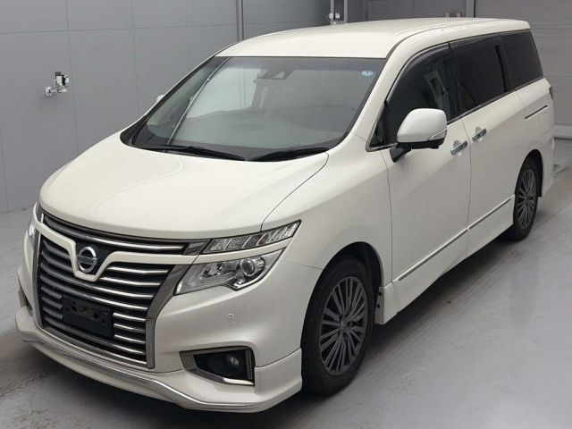 NISSAN ELGRAND — фото