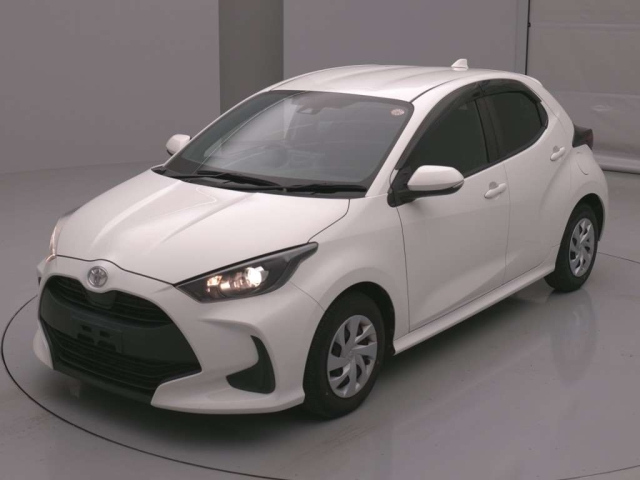 TOYOTA YARIS — фото