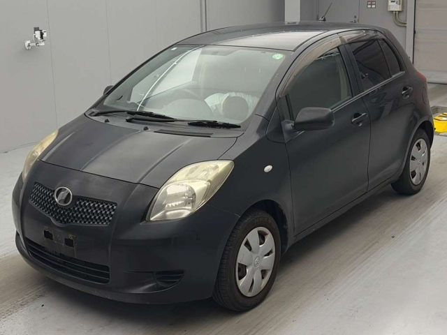 TOYOTA VITZ — фото