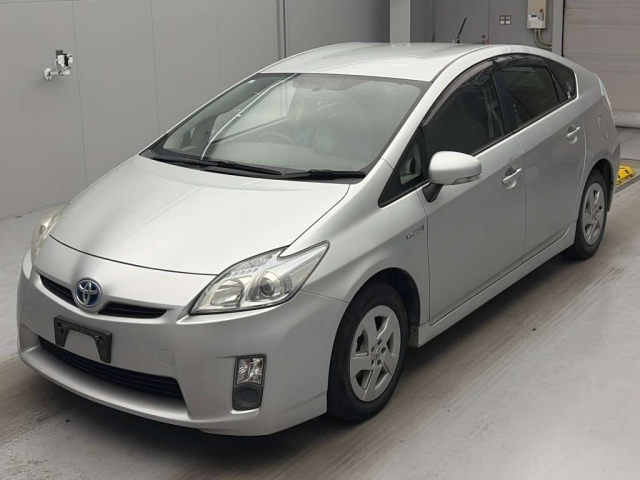 TOYOTA PRIUS — фото