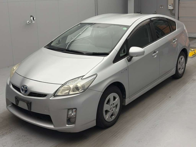 TOYOTA PRIUS — фото