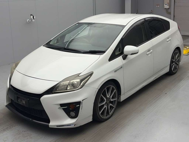 TOYOTA PRIUS — фото