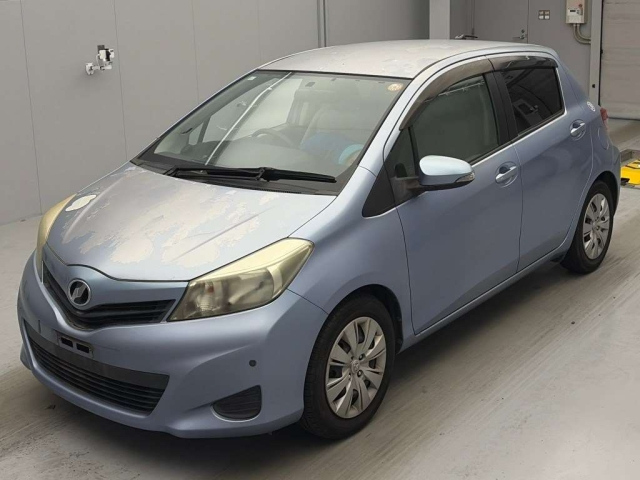 TOYOTA VITZ — фото