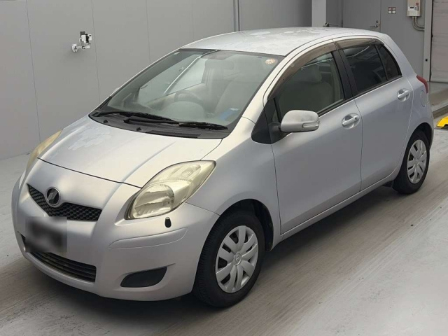 TOYOTA VITZ — фото
