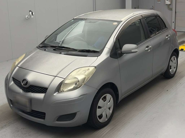 TOYOTA VITZ — фото