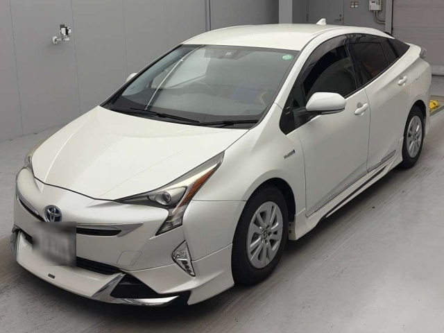 TOYOTA PRIUS — фото