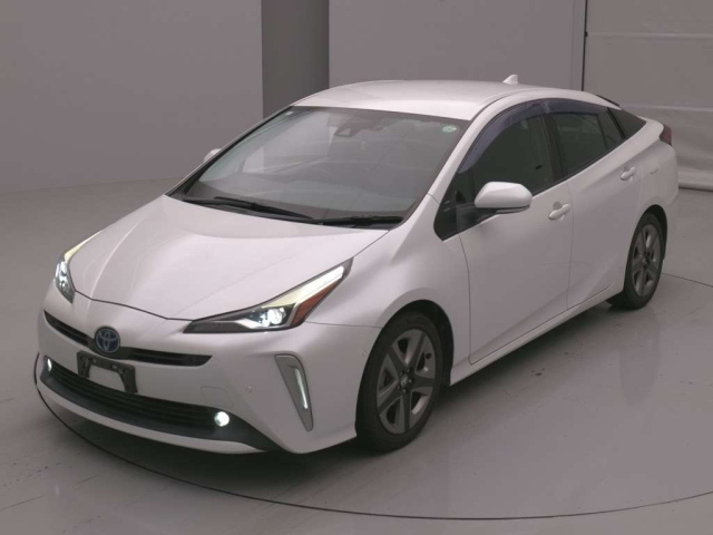 TOYOTA PRIUS — фото