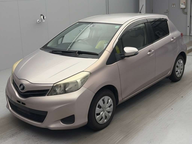 TOYOTA VITZ — фото