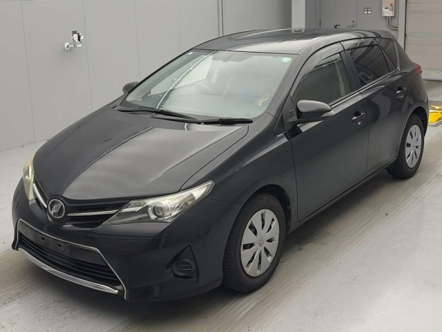 TOYOTA AURIS — фото