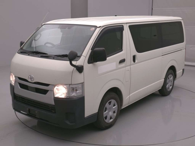 TOYOTA HIACE — фото