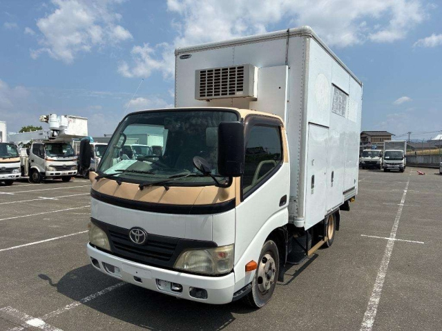 TOYOTA DYNA — фото