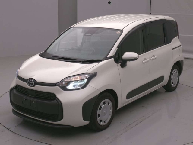 TOYOTA SIENTA — фото